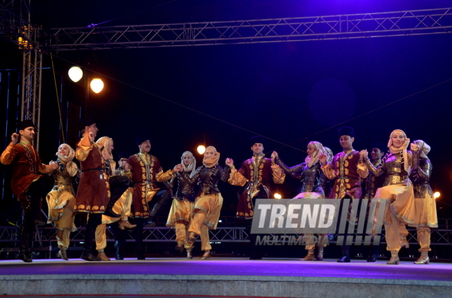 Baku celebrates last Novruz Tuesday. Azerbaijan, 15 match, 2016 